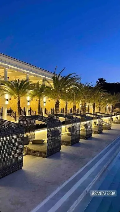 Grand Luxury Villa In Oceanfront Community Sosúa