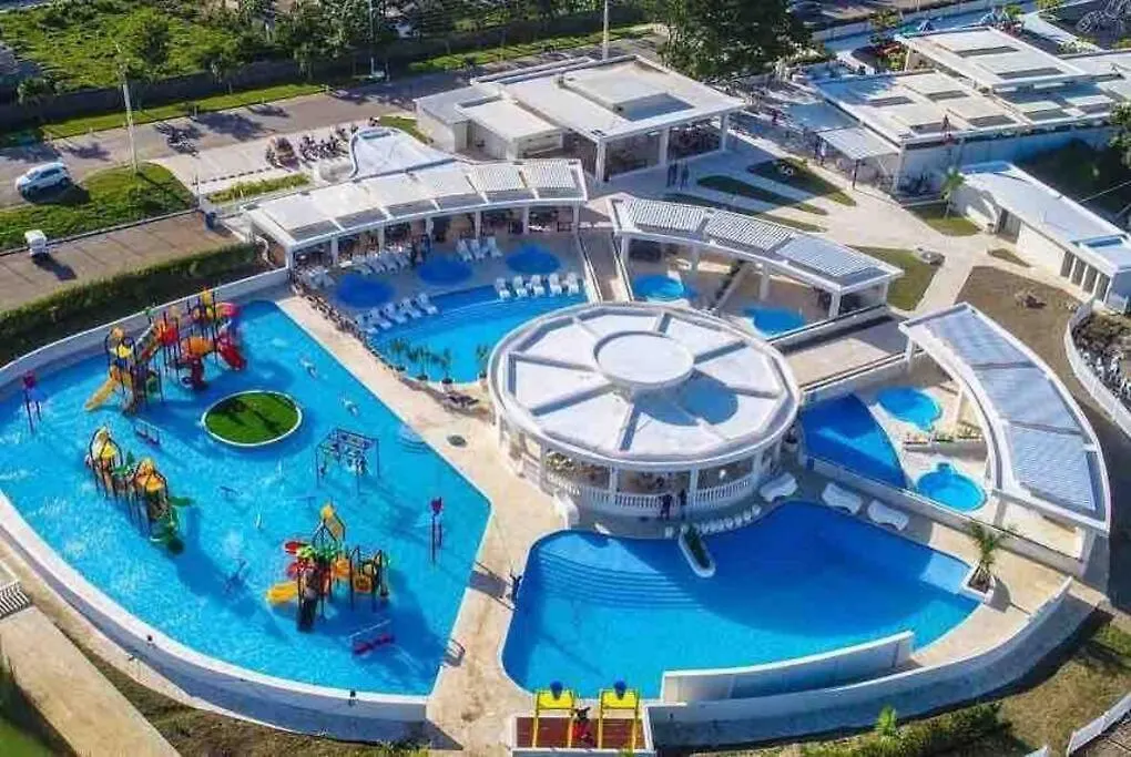 Grand Luxury Villa In Oceanfront Community Sosúa