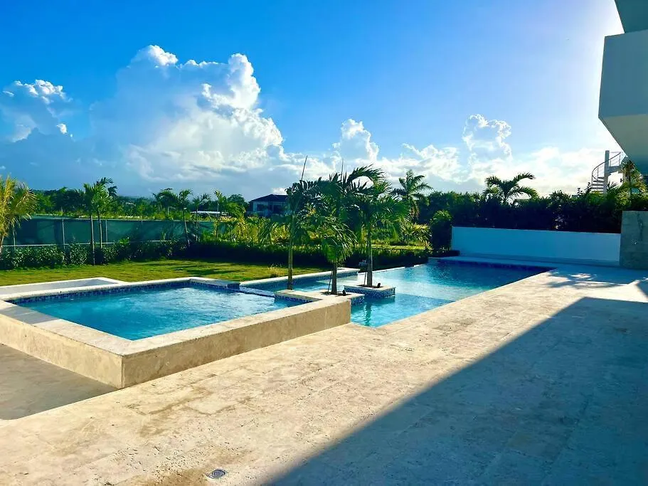 Grand Luxury Villa In Oceanfront Community Sosúa