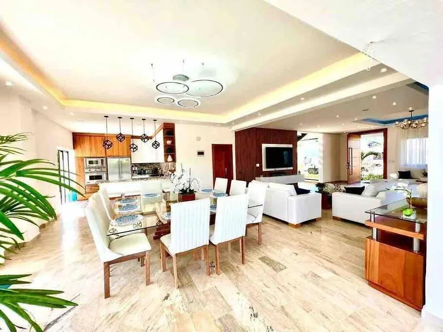 Grand Luxury Villa In Oceanfront Community Sosúa